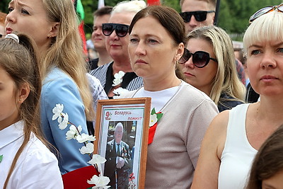 Митинг в честь Дня Независимости проходит в мемориальном комплексе \"Буйничское поле\"