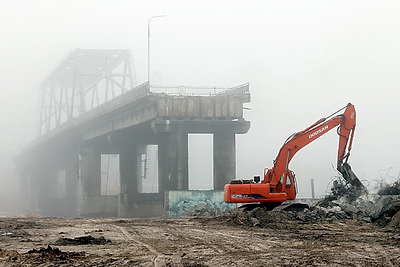 В Мозыре ведется реконструкция моста через реку Припять