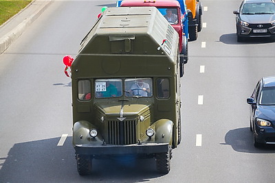 В Минске прошел парад ретро- и современной техники МАЗ