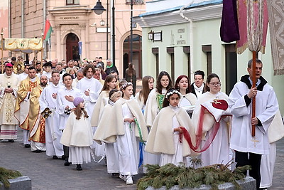 Католики отпраздновали Светлое Христово Воскресение - Пасху