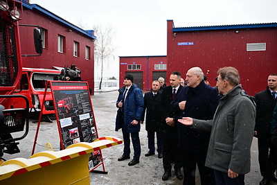 Лукашенко ознакомился с производством пожарной и спасательной техники в Борисове