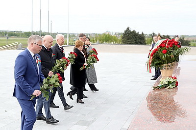 Турчин возложил цветы на Кургане Славы