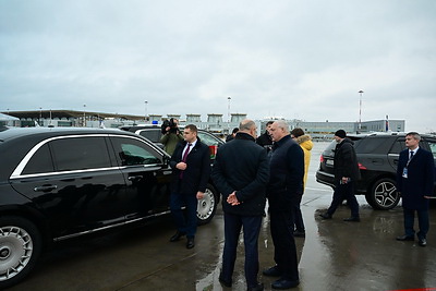 Лукашенко прилетел в Санкт-Петербург, где пройдут саммиты СНГ и ЕАЭС