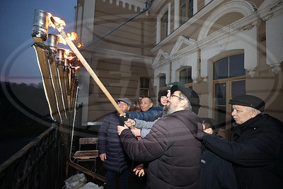 Иудеи всего мира празднуют Хануку