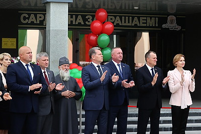 Современная и яркая: в Могилеве открыли новую школу