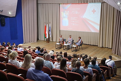 Акцию \"Соберем детей в школу\" для переселенцев из Украины провели в Минске