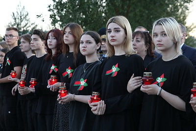 У монумента \"Врата памяти\" в Тростенце состоялся митинг-реквием