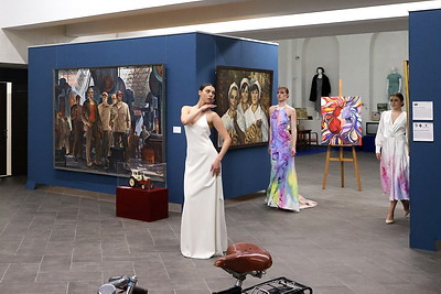 В музее истории Минска проходит выставка свадебных платьев