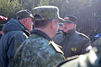 Лукашенко ознакомился с мероприятиями проверки боеготовности соединений и воинских частей