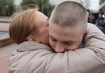 В Беларуси началась отправка призывников в войсковые части