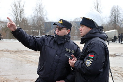 Следователи работают на месте пожара в ТЦ \"Беларусь\" в Витебске