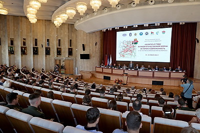 Международный форум к 80-летию освобождения Беларуси проходит в НАН