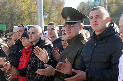 В Беларуси началась отправка призывников в войсковые части