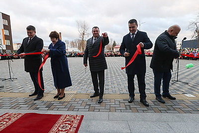 Многофункциональная и современная. В Осиповичах открыли новую школу