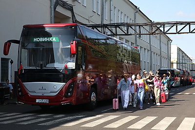 Парад ретро и современной техники МАЗ прошел на заводах холдинга в честь 80-летия предприятия