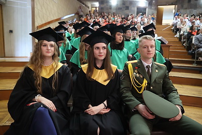 Выпускникам БГМУ вручили дипломы