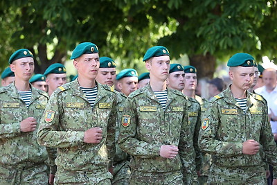 В Гродно в День пограничника прошел торжественный митинг у мемориала