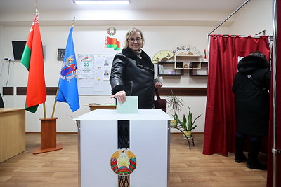 Кухарев принял участие в досрочном голосовании