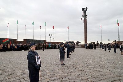 Ежегодно в Могилеве на Вахту Памяти у Вечного огня заступают 650 школьников