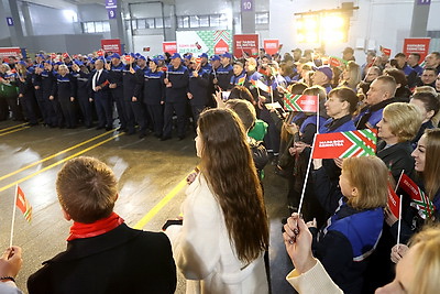 \"Учимся и поддерживаем друг друга\". В гости на \"Мозырьсоль\" приехал комбинат \"Заря\"