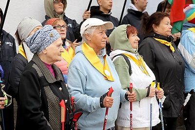 \"Шаг к долголетию\": в Беларуси прошел марафон по скандинавской ходьбе