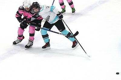 \"Березина\" и \"Цитадель\" вышли в финал женского чемпионата страны по хоккею