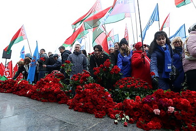 Возложение цветов к памятнику Ленина состоялось на площади Независимости в Минске