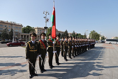 Первый заместитель премьер-министра Казахстана возложил венок к монументу Победы в Минске