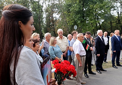 Мемориальную доску белорусскому детскому писателю Ивану Серкову открыли в Гомеле