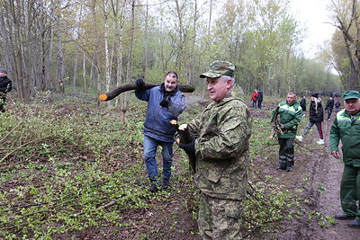 \"Эту традицию нужно сохранять, развивать и приобщать молодежь\". Сергеенко о субботниках