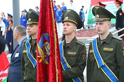 Слет военно-патриотических клубов \"Вершина мужества\" открылся в Минске