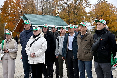 \"Марафон единства\" в Жлобине: для участников акции проведены экскурсии по памятным местам и предприятиям