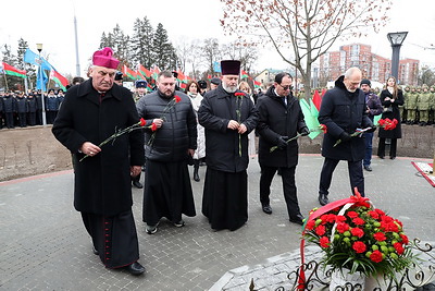 Монумент \"Древо жизни\" в память о жертвах геноцида белорусского народа установили вблизи Брестской крепости