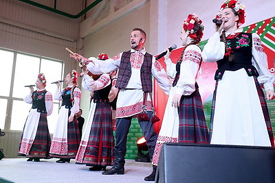 Проект \"Разам працуем, разам спяваем!\" встречают предприятия Бреста