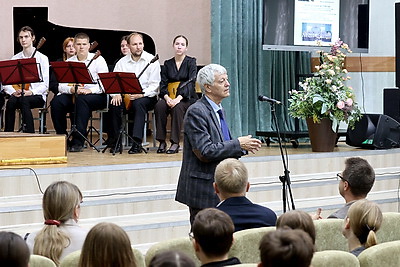 \"Мягкая и объединяющая сила искусства разрушает все барьеры\". Дирижер Акулович о творческих тандемах