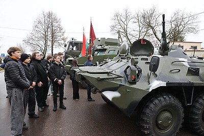 Витебские школьники побывали в войсковой части 5524