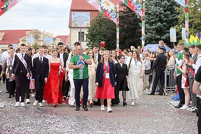 Городской выпускной в Гродно объединил около 2,5 тыс. одиннадцатиклассников