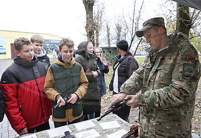 Витебские школьники побывали в войсковой части 5524