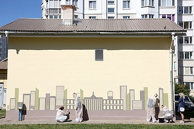 Городские пейзажи. Студенты украшают объекты \"Минскводоканала\" граффити