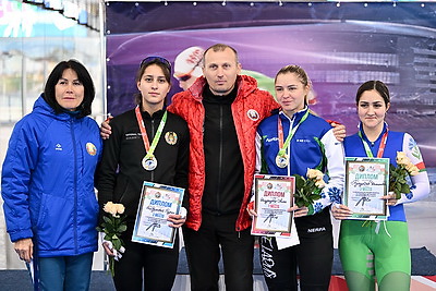 Головатюк и Доморацкая одержали победу в чемпионате Беларуси по конькобежному спорту