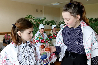 Пасхальные традиции: в агрогородке Обольцы выпекают куличи по старинному рецепту