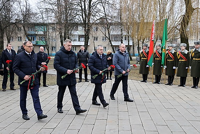 \"Живая память\". Подвиг воинов-интернационалистов почтили в Хойниках и Лельчицах