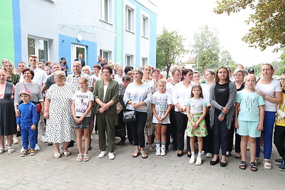 Лукашенко продолжил работу в Шкловском районе. В центре внимания развитие холдинга \"Купаловское\"