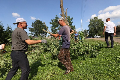 Последствия непогоды устраняют в Крупском районе