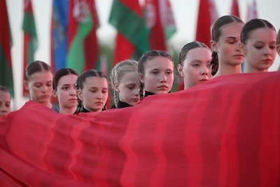 У монумента \"Врата памяти\" в Тростенце состоялся митинг-реквием