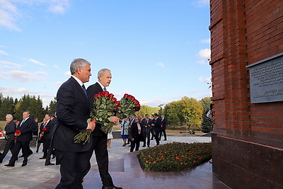 Объединенные общей памятью. Совет Парламентского собрания СГ посетил Буйничское поле