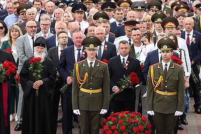 Митинг в честь Дня Независимости проходит в мемориальном комплексе \"Буйничское поле\"