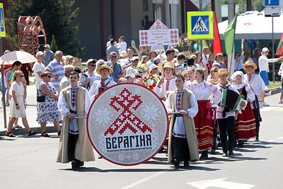 Фестиваль фольклорного искусства \"Берагіня\" состоялся в Октябрьском