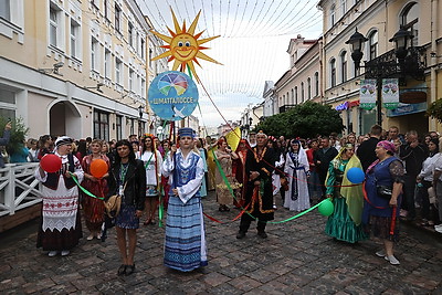 Красочное шествие представителей 35 национальностей прошло в Гродно