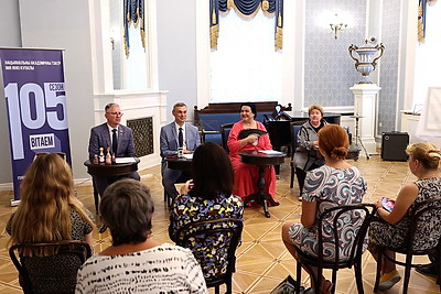 В Купаловском театре презентовали почтовый проект к открытию нового сезона